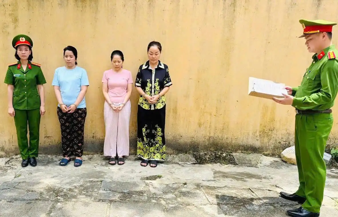 khoi-to-4-bi-can-buon-lau-kim-cuong.jpg khoi-to-4-bi-can-buon-lau-kim-cuong.jpg