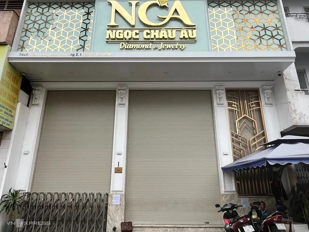 tiem-vang-ngoc-chau-au-dong-cua.png tiem-vang-ngoc-chau-au-dong-cua.png