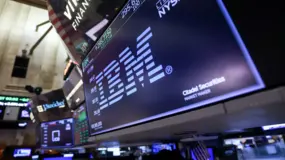 Giải mã cú sập lịch sử của IBM và tín hiệu ẩn cho dòng tiền toàn cầu