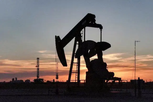 Giá dầu vọt hơn 2% lên 107 USD/thùng sau khi Houthi tấn công Ả Rập Xê Út