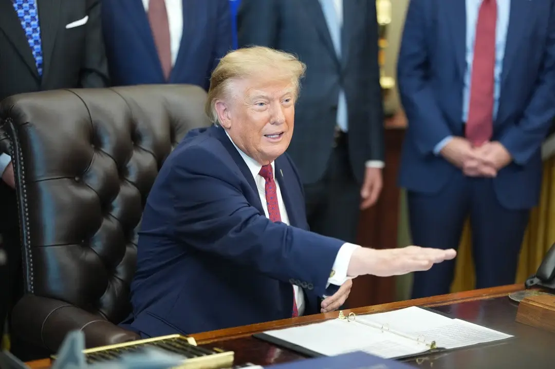 Ông Trump nghi Iran đứng sau vụ Flydubai, Mỹ tăng quân tới Trung Đông