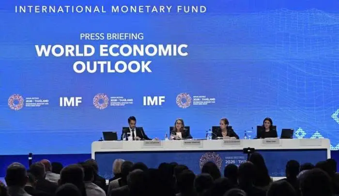 IMF nâng dự báo toàn cầu tăng lên 3,1% nhờ AI: Cứu cánh hay bong bóng, khi nợ công chực chờ?