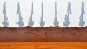 Minério de ferro sobe com reposição de estoques na China antes de feriado nacional