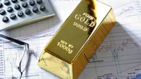 الذهب يرتفع مع تراجع الدولار وعوائد السندات الأمريكية قبيل صدور تقرير الوظائف