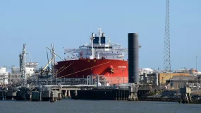 Petróleo cai e WTI fica abaixo dos US$ 100 com oferta da Arábia Saudita no radar