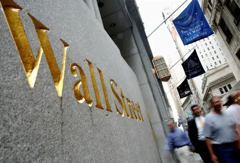 Wall Street fecha em baixa após fala de Warsh sobre inflação