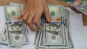 Dólar hoje acelera ganhos após Fachin determinar retirada de sigilos do caso Master