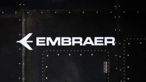 Falha em GPS no Embraer E2 afeta voos da Azul: há impacto para ações das companhias？