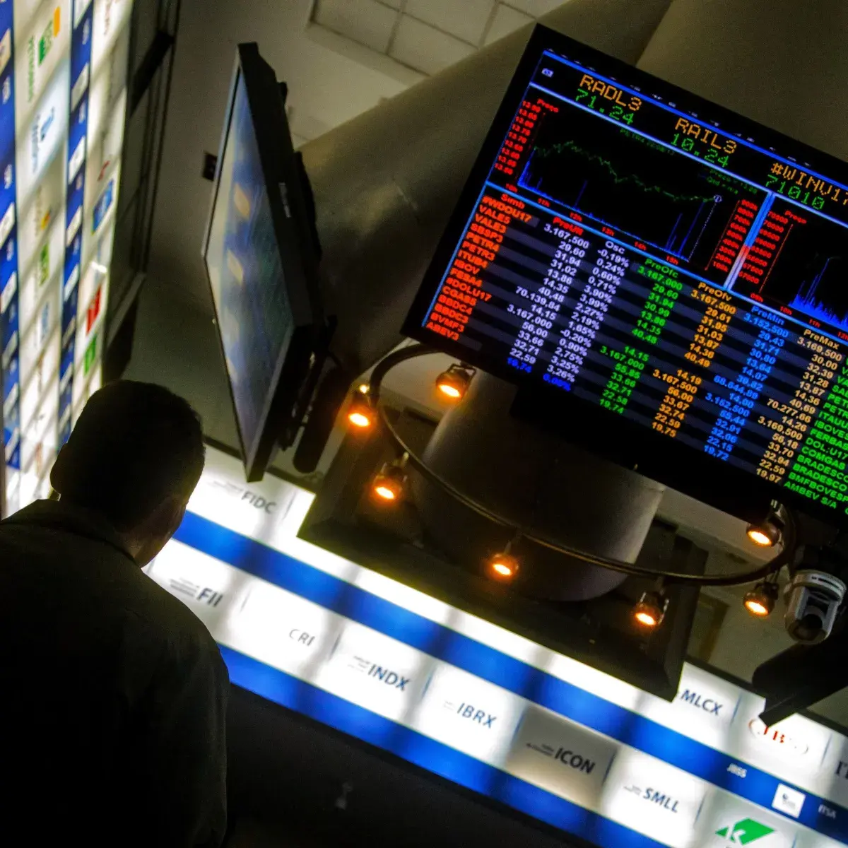 Bolsa dá sinais de recuperação, mas analistas veem apenas "repique técnico"