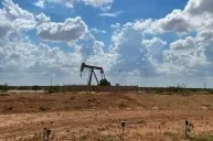Petróleo fecha em alta de 6%, acima de US$ 107 pela 1ª vez desde maio