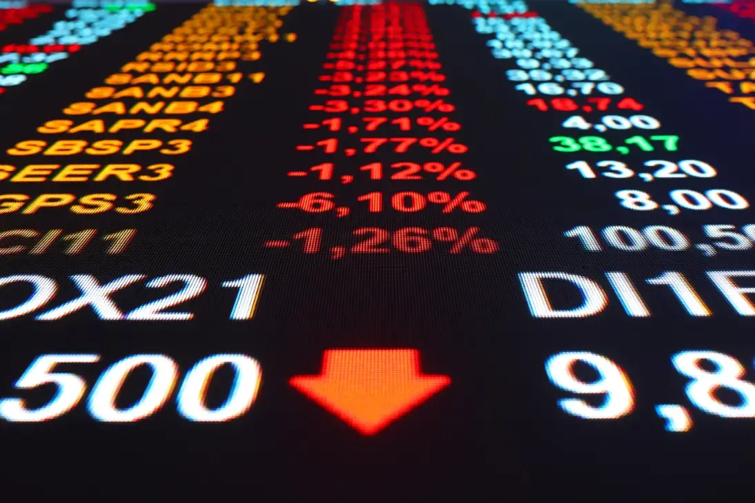 Por que dado positivo nos EUA derrubou bolsas, elevou juros e fortaleceu o dólar