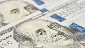 Dólar opera em alta com tensões no Oriente Médio e na guerra da Ucrânia