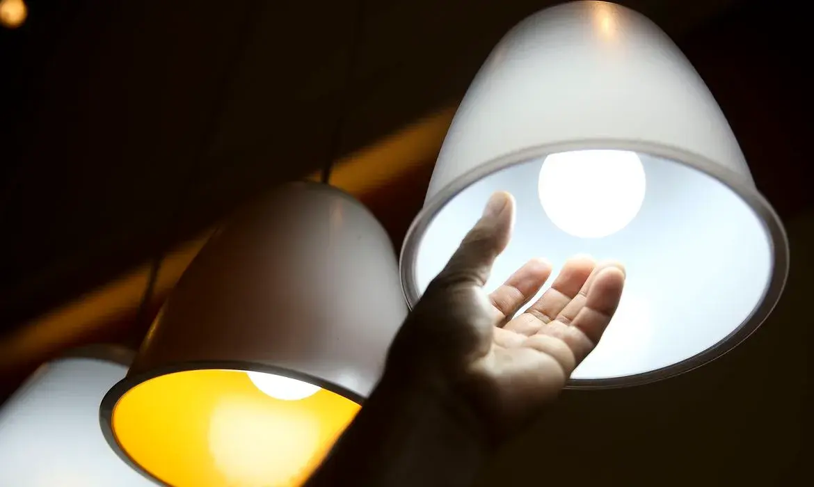Aneel mantém bandeira amarela para contas de luz no mês de agosto