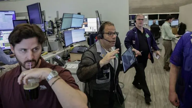 Wall Street fecha em alta impulsionada por recuperação de ações de chips