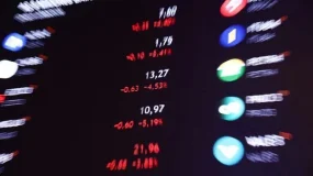 Dólar vai a R$ 5,20 após discurso duro de Kevin Warsh; Ibovespa cai