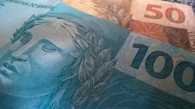 Taxas dos DIs sobem em dia de realização de lucros e petróleo acima de US$100