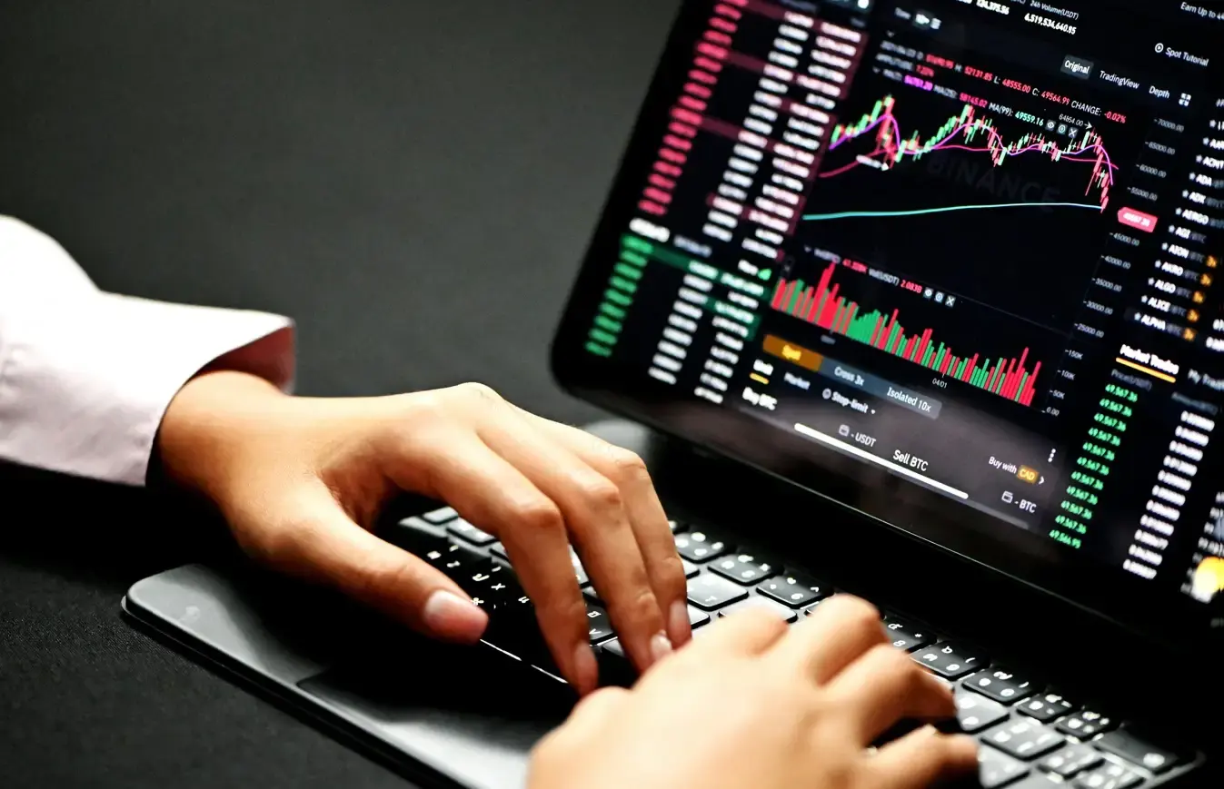 Ibovespa recua após três semanas de alta; correção pode ganhar força na semana?