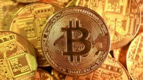 Bitcoin recua após PPI acima do esperado e testa suporte de US$ 77 mil