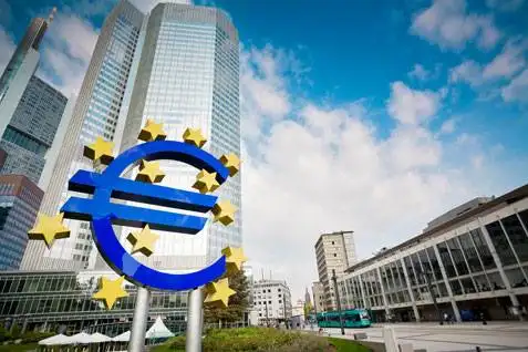 اليورو يتراجع رغم تقرير رفع أسعار الفائدة الأوروبية