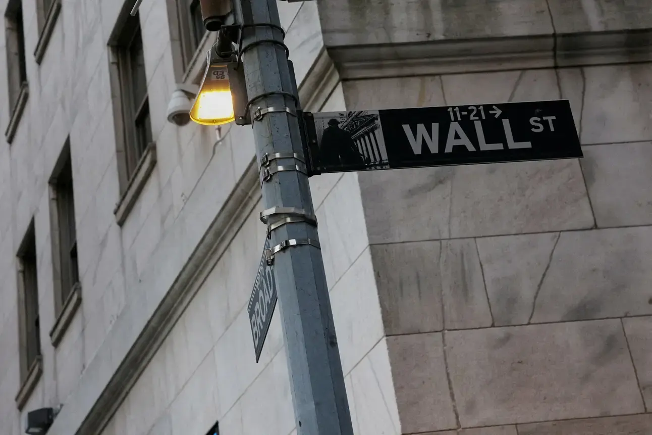 Dow Jones Futuro cai com pressão sobre ações de IA antes do payroll