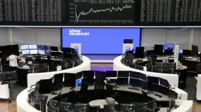 Bolsas da Europa fecham em queda pressionadas por petróleo Brent a US$ 100 na véspera de BCE