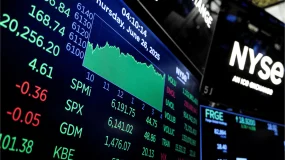 Futuros de NY operam mistos acompanhando queda de chips e balanços nos EUA