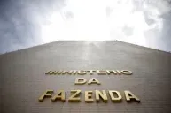 Economistas veem déficit primário menor e dívida mais alta em 2026 e 2027