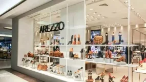 Azzas dispara na bolsa com expectativa sobre possível venda da Farm Rio