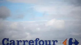 Ações do Carrefour desabam com revisão de vendas em meio a distúrbios na França