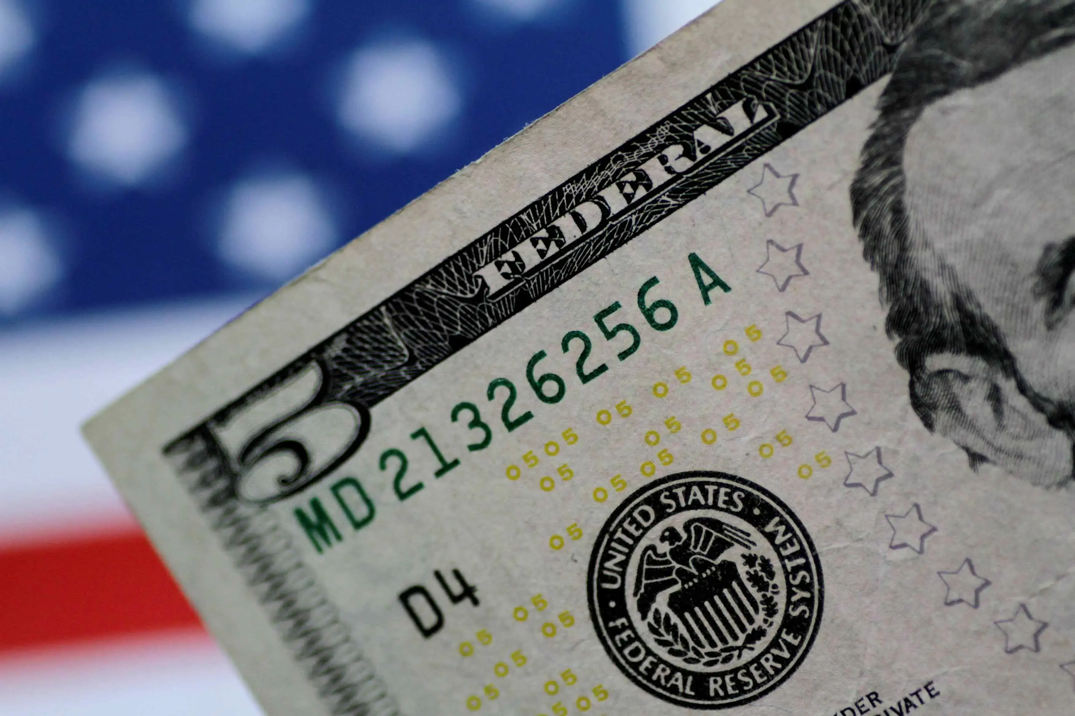 Dólar hoje cai 1,12%, abaixo de R$ 5,10, após deflação acima do esperado nos EUA