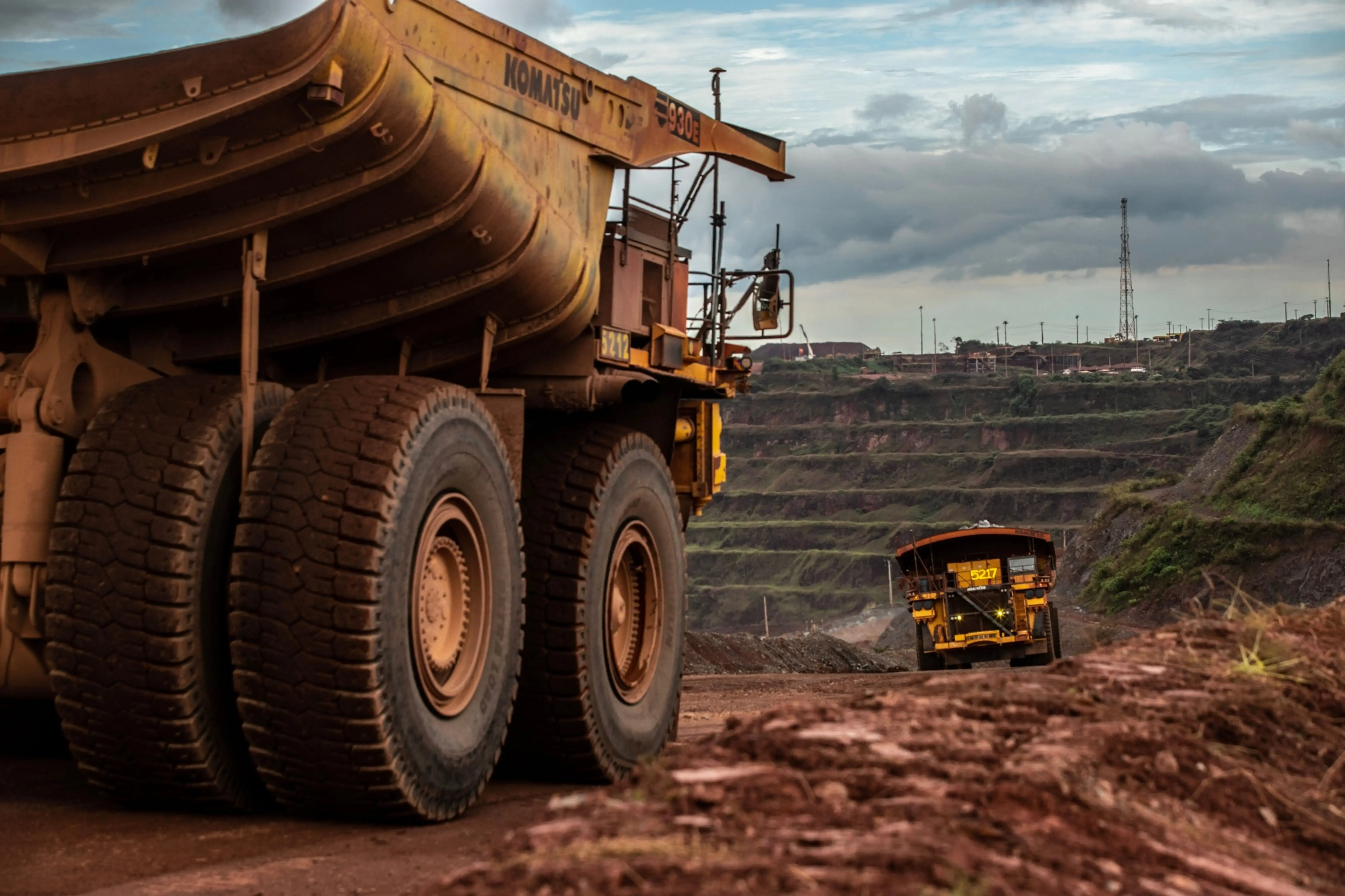 Minério fica estável entre oferta elevada e risco de greve em Port Hedland