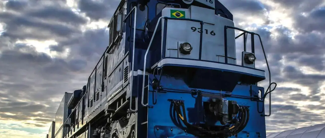 Rumo (RAIL3) transporta 23,8 bilhões de TKU no 2º tri; ação sobe