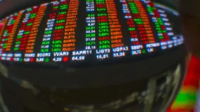Bolsa ignora pessimismo global, sobe mais de 1% e fecha em 188 mil pontos