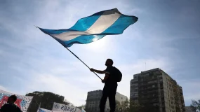 Ações da Argentina estão baratas, mas é hora de comprar? Veja o que levar em conta
