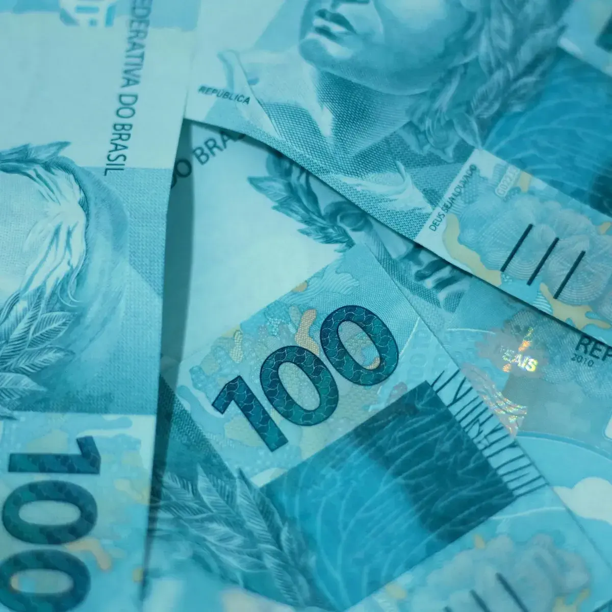 Juros futuros fecham em alta impulsionados por dados de inflação dos EUA