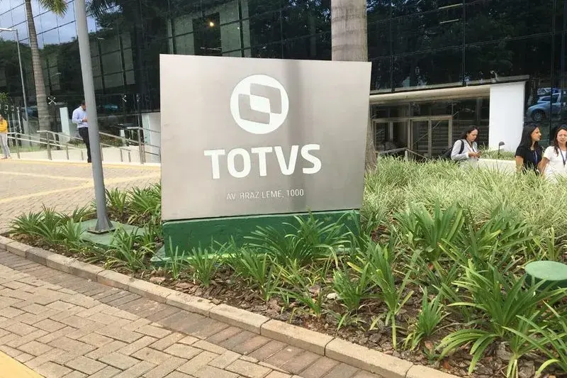 Totvs lançará serviços de IA integrados que trarão vantagem competitiva, diz CEO