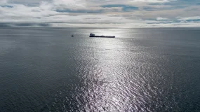 Frete de petróleo dos EUA para China já custa mais do que lançar um foguete ao espaço