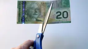 بنك كندا يبقي سعر الفائدة ثابتاً ويحذر من تأثير الرسوم الجمركية على النمو