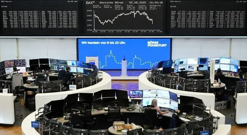 Bolsas da Europa fecham em alta com PMIs e impulso do setor tech
