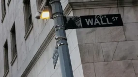 Wall Street sobe com tranquilização sobre juros dos EUA