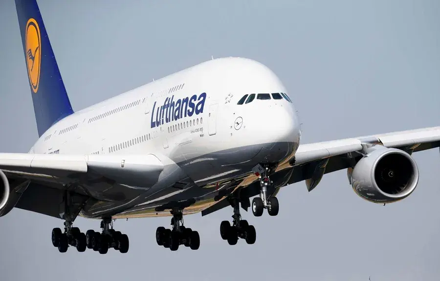 Lufthansa tem forte queda no lucro do 2º trimestre e estreita projeção