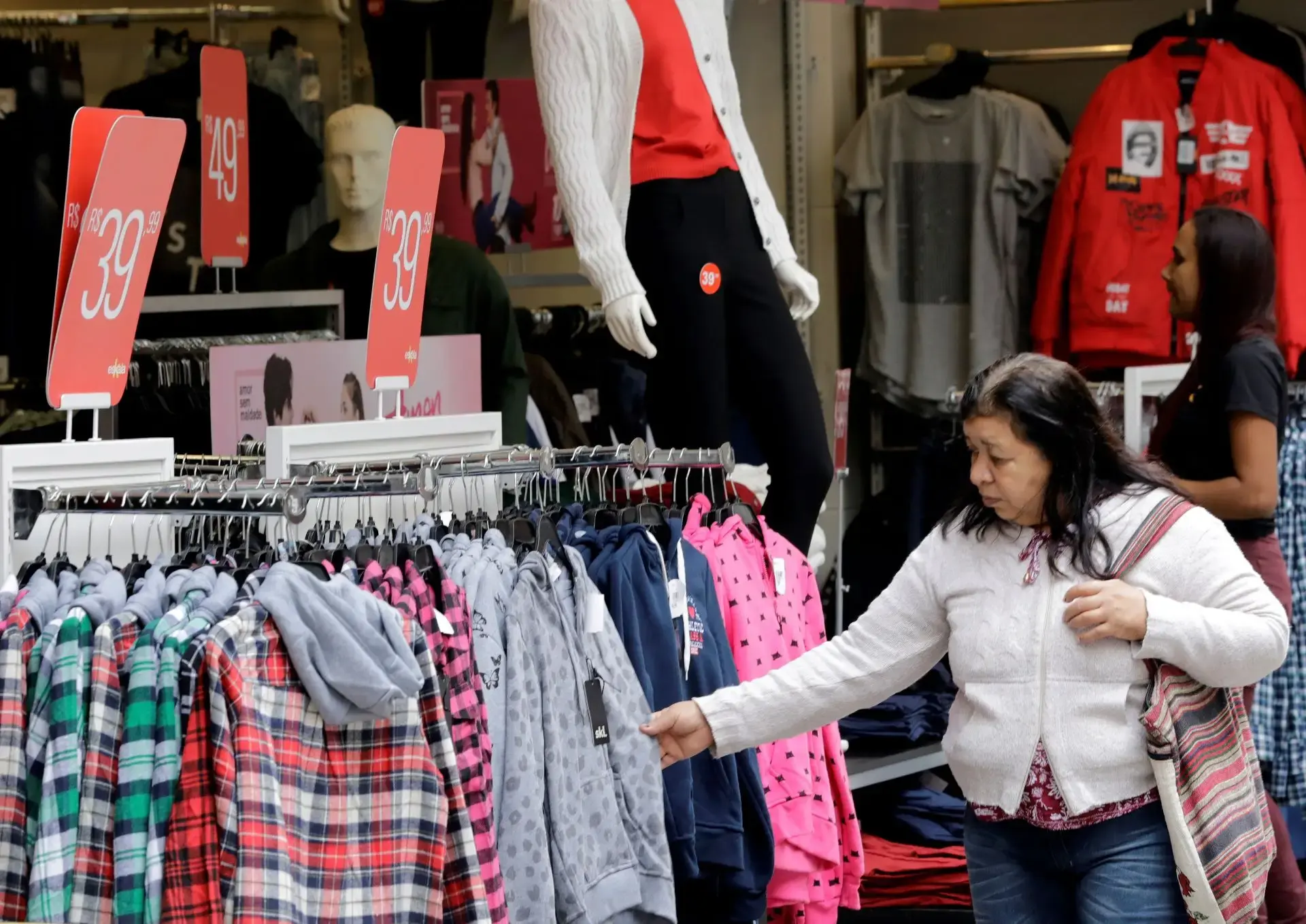 Varejo, China e juros no Japão: o que movimenta os mercados nesta terça-feira