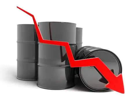 النفط يتراجع وسط تقييم الأسواق لمخاطر التصعيد بين الولايات المتحدة وإيران على الإمدادات
