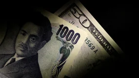 Dólar opera sem sinal único e iene se desvaloriza após elevação de juros do BoJ