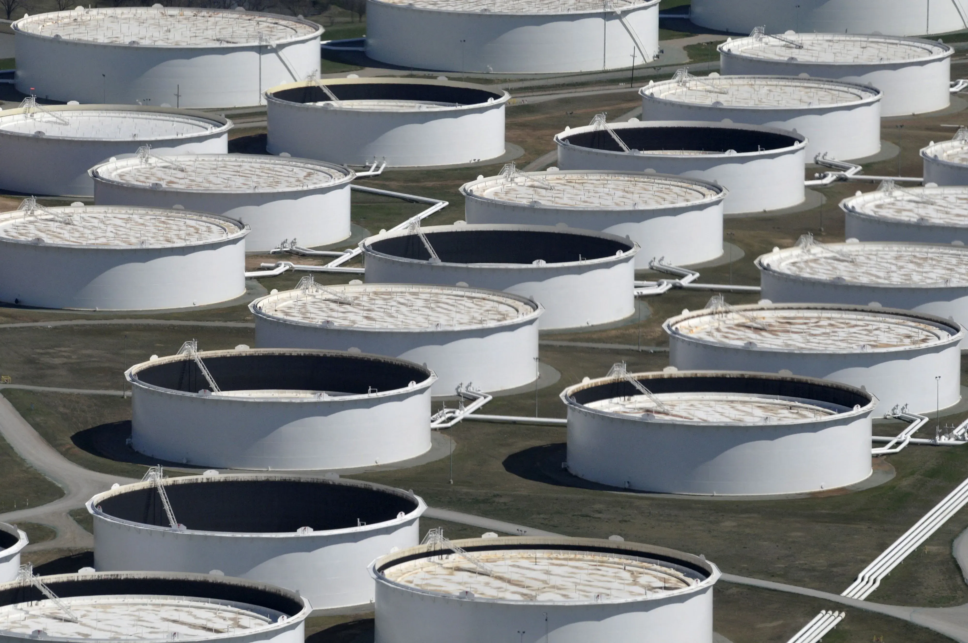 Petróleo cai mais de 3% após EUA priorizarem sanções econômicas contra o Irã