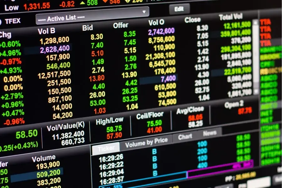 Ibovespa fecha em queda de 0,2% com pressão de Vale; WEG sobe após recomendação