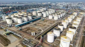 Petróleo sobe e futuros de ações dos EUA recuam após rejeição de oferta do Irã