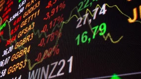 Ibovespa fecha em alta de 0,74% com aval externo e nova pesquisa eleitoral