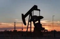 Petróleo atinge maior valor em 6 semanas com novos ataques no Oriente Médio