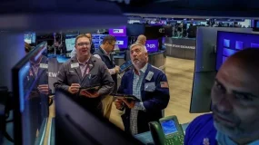 Wall Street fecha em queda com petróleo e Treasuries em alta
